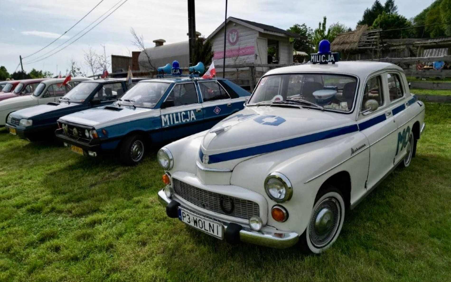 Klasyki motoryzacji w powiecie. Zlot syren i warszaw – FOTO