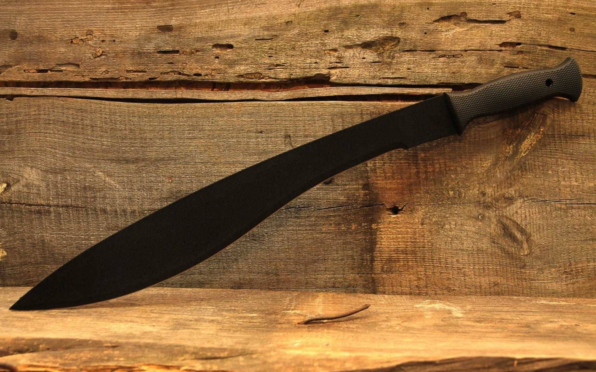 Uderzył i groził, że zabije maczetą