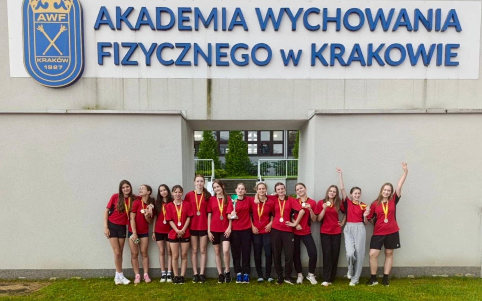 Pod Wawelem kęczanki w blasku srebra – FOTO