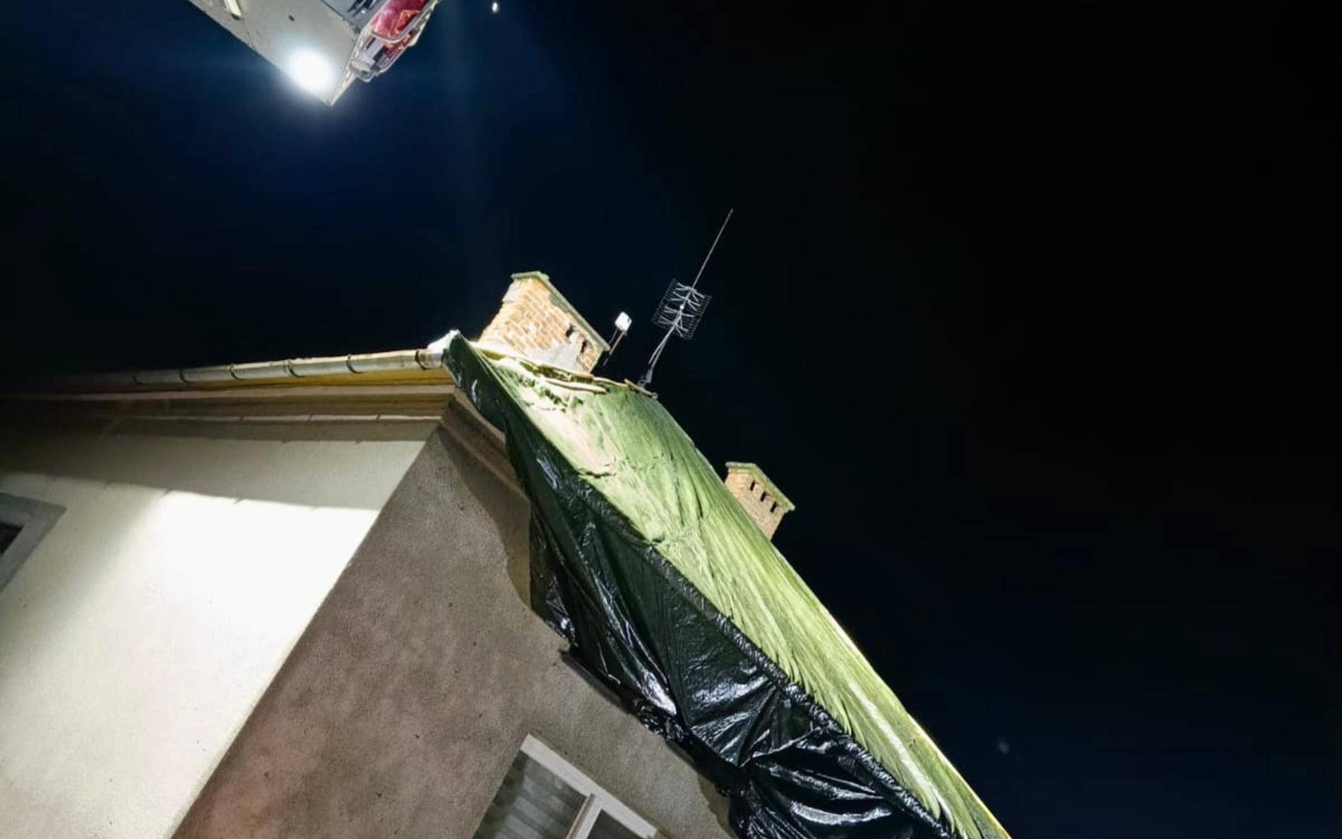 Gwałtowne burze nad powiatem. Strażacy interweniowali 37 razy – FOTO