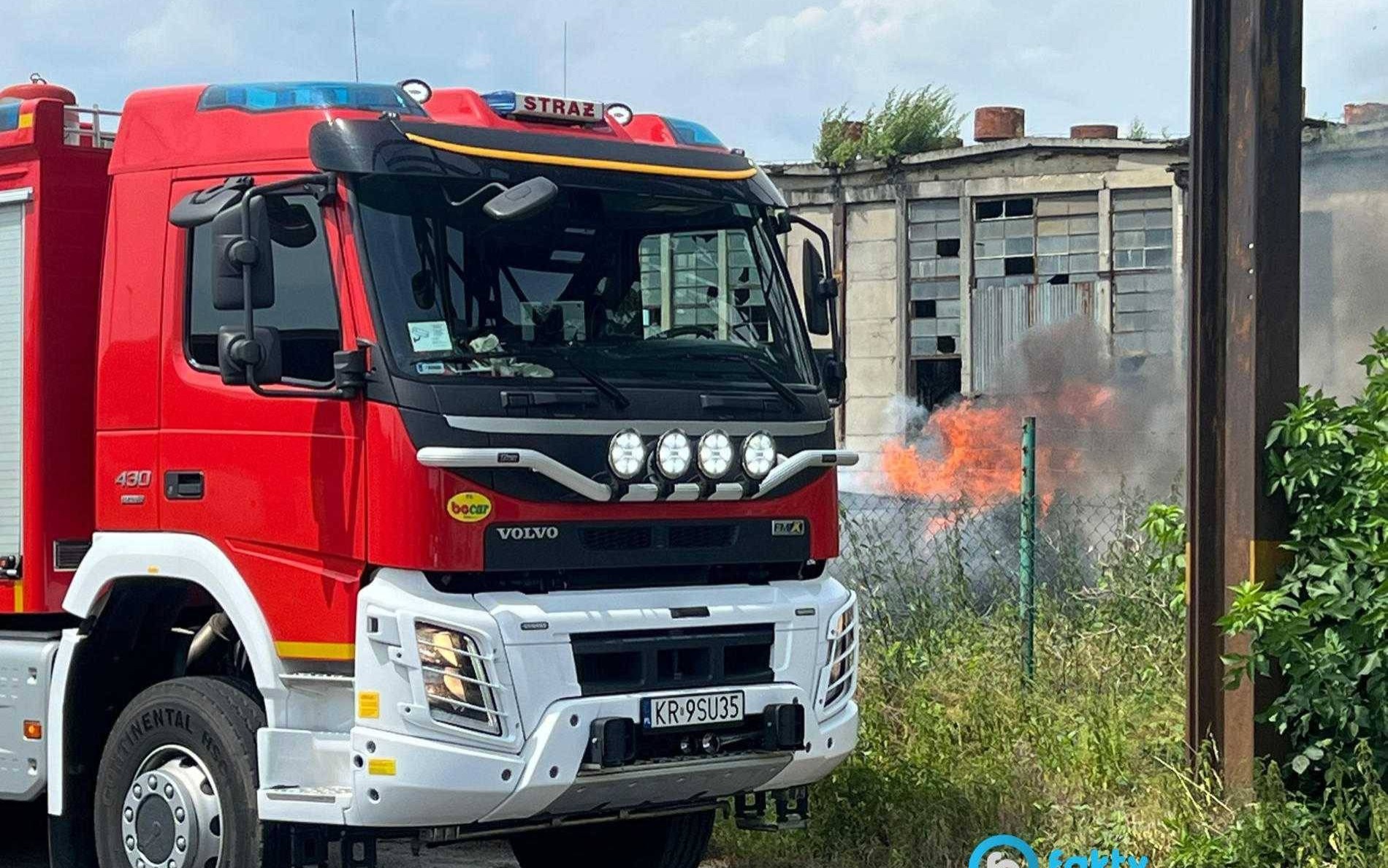 Zapaliła się koparka. Akcja służb ratunkowych – FILM