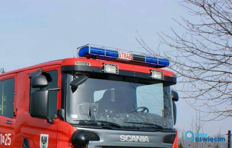 Problem na ulicy Mickiewicza. Ciężarówka w rowie