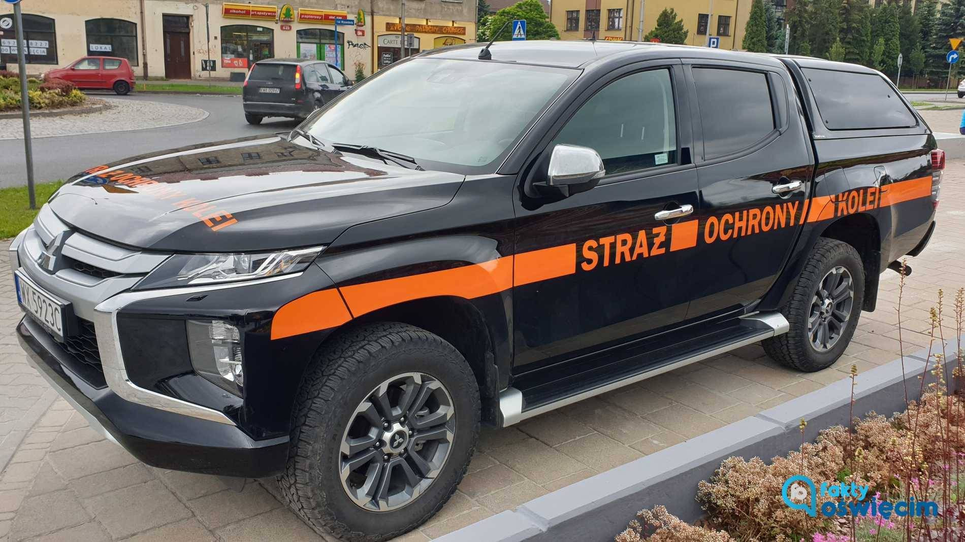 Częstsze patrole straży ochrony kolei w rejonie mostu kolejowego w Kętach