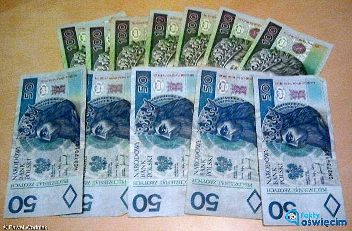 82-latek i 75-latka przekazali 80 tys. zł fałszywym funkcjonariuszom