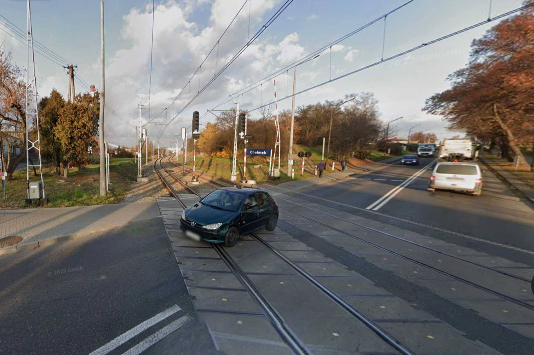 Przejazd kolejowy w Chełmku pozostaje bez zmian