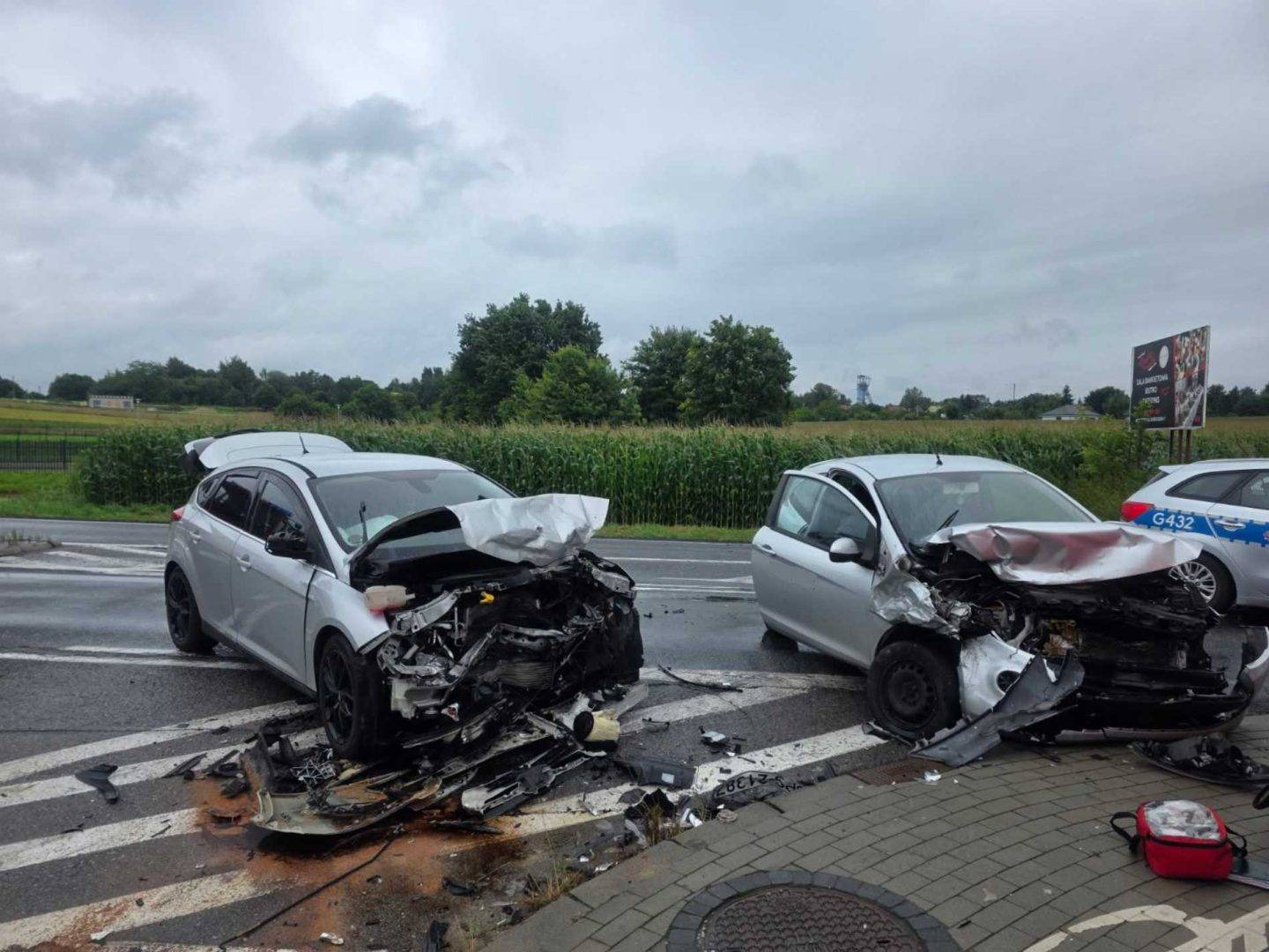 Czołowe zderzenie podczas hamowania – FOTO