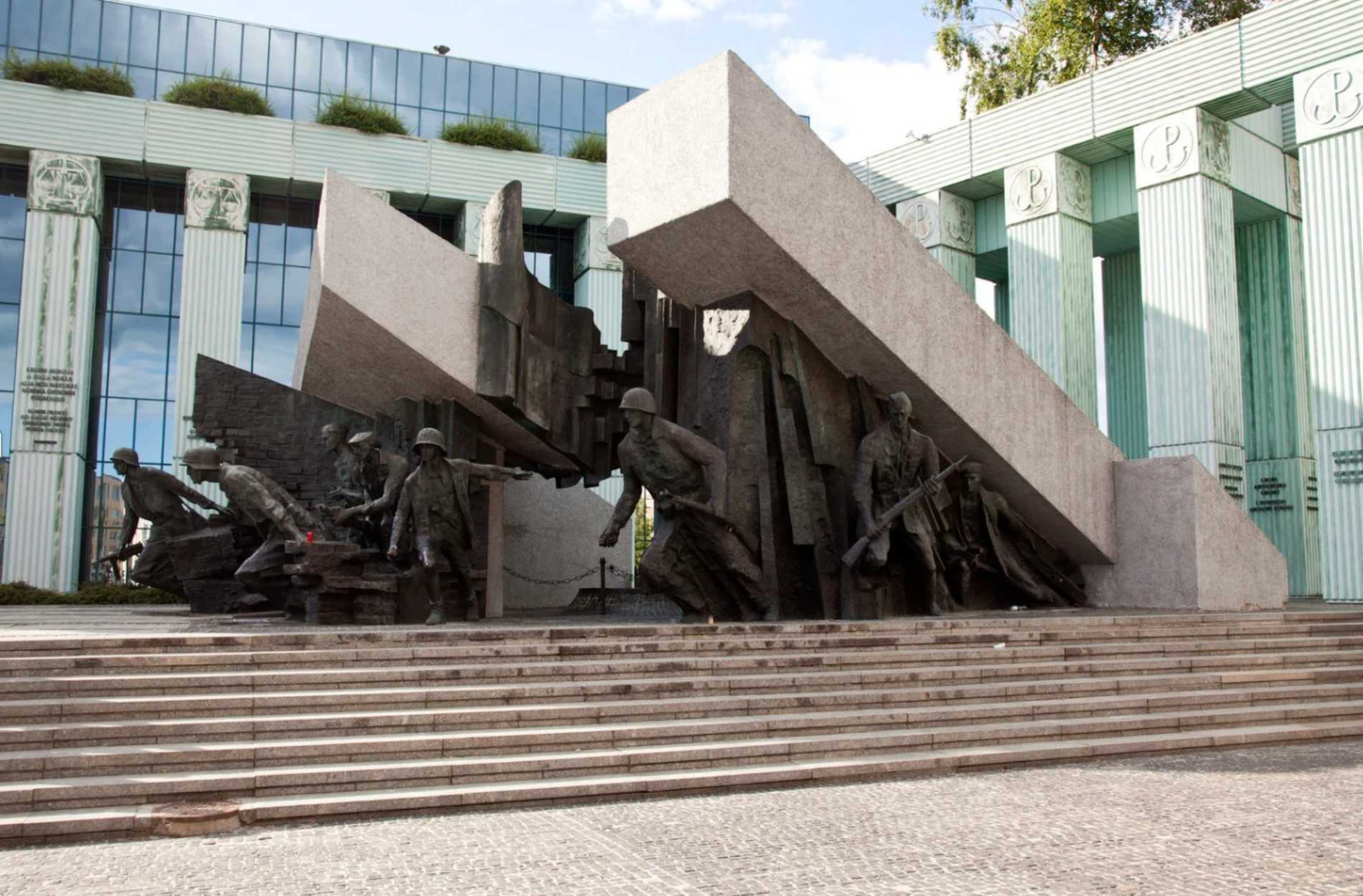 Zawyją syreny. 81 lat temu wybiła godzina W