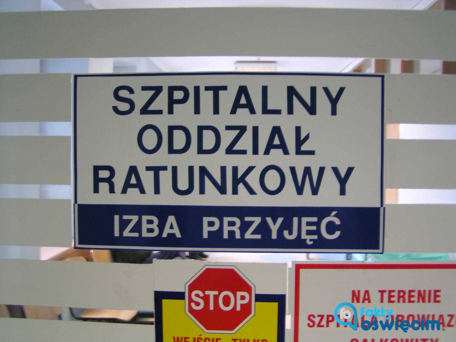 Zaatakował ratowników medycznych i zniszczył szpitalny sprzęt