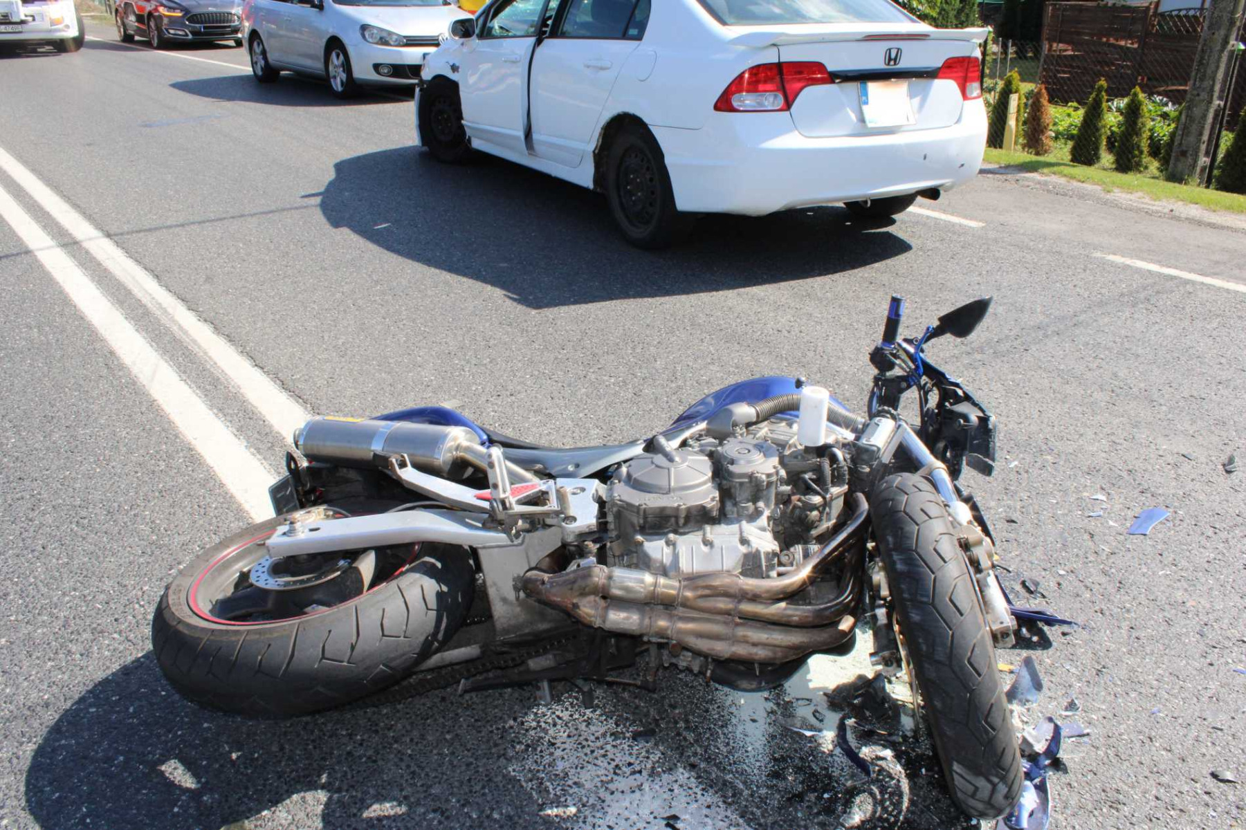 Wyprzedzał motocyklem honda i zderzył się z samochodem honda – FOTO