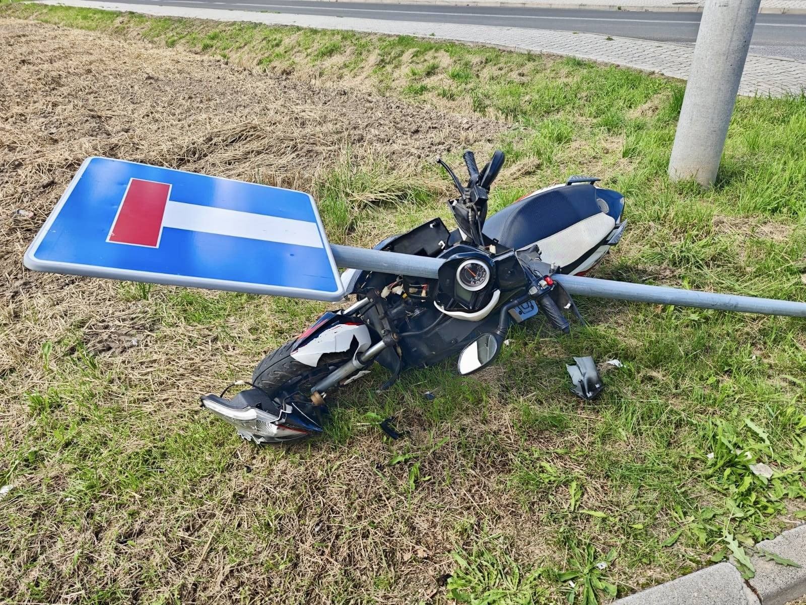 Jechał po alkoholu. Wypadł z drogi i trafił do szpitala – FOTO