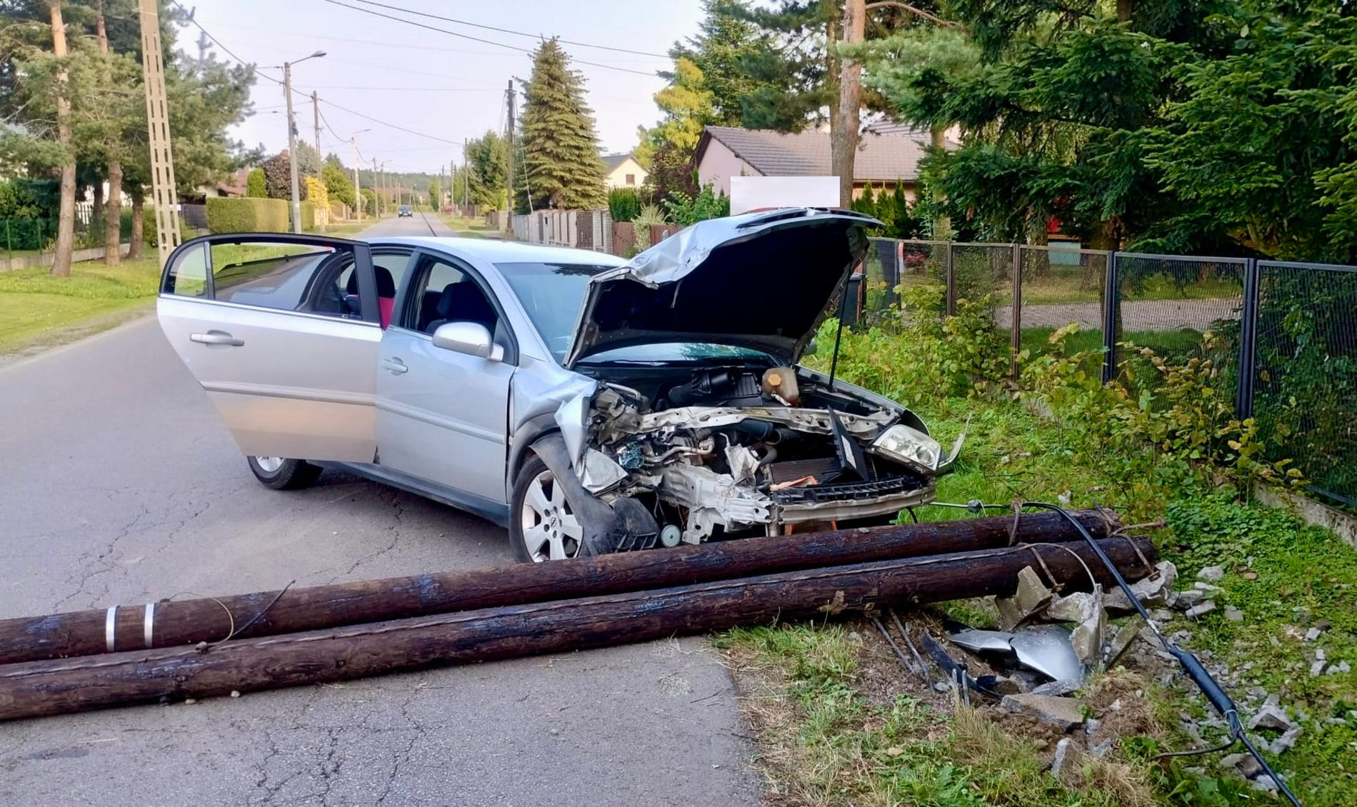 Ciężarna kierująca po alkoholu. Uderzyła w słup, wiozła dwulatkę