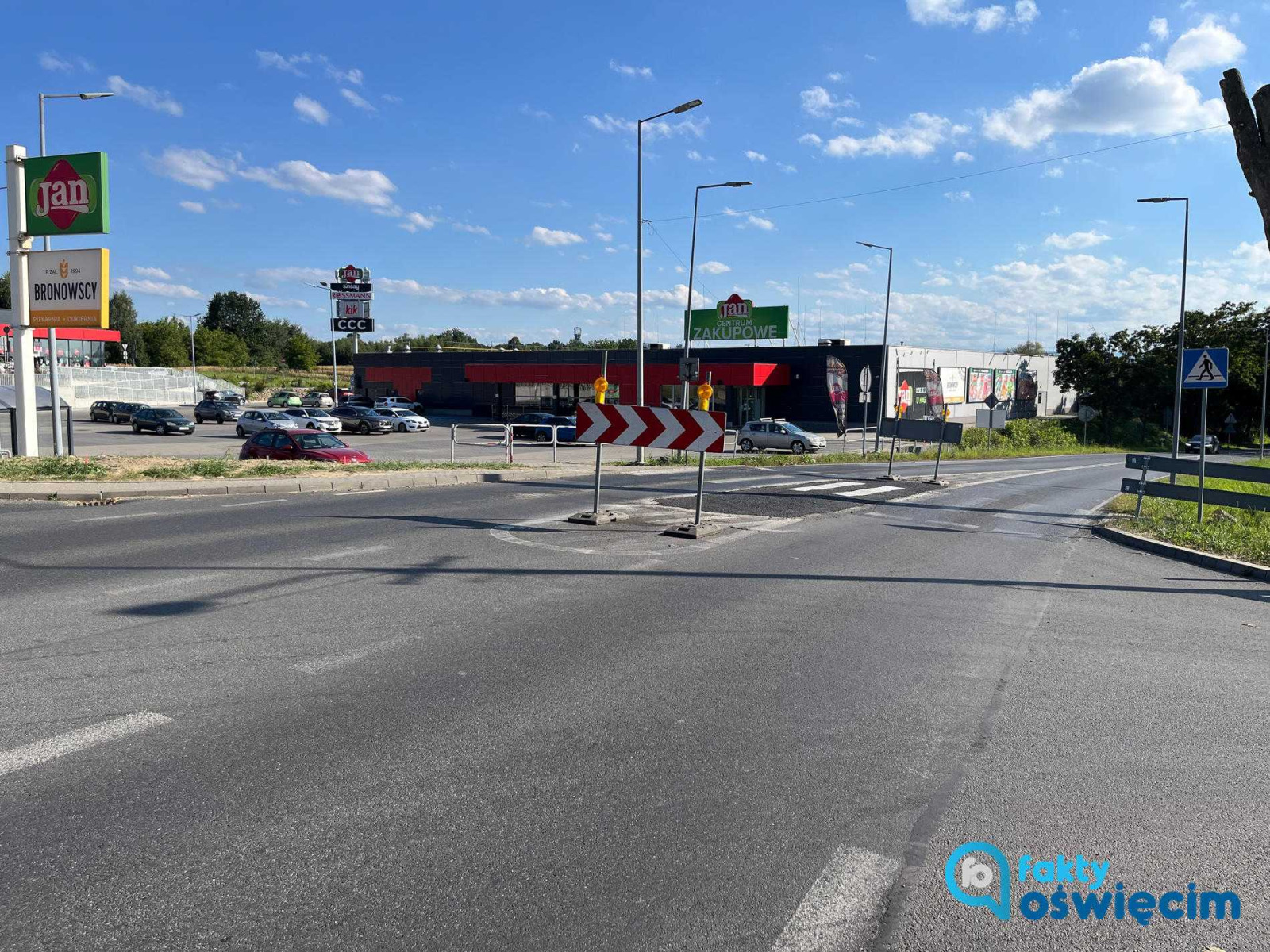 Główna droga w Brzeszczach zamknięta. Zaczęła się budowa ronda – FOTO