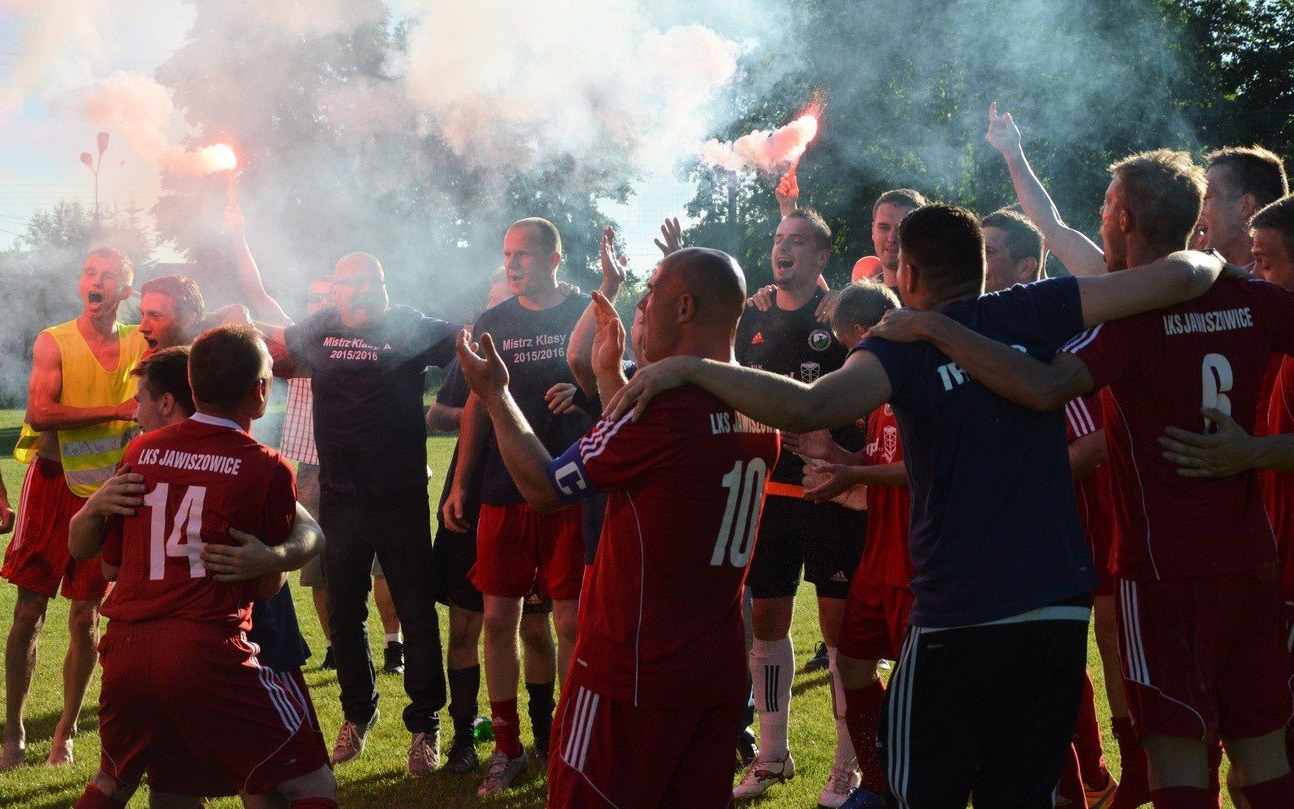 Klasa A, Oświęcim: Mistrz z Jawiszowic na koniec zagrał „na piątkę” [ZDJĘCIA, WIDEO]