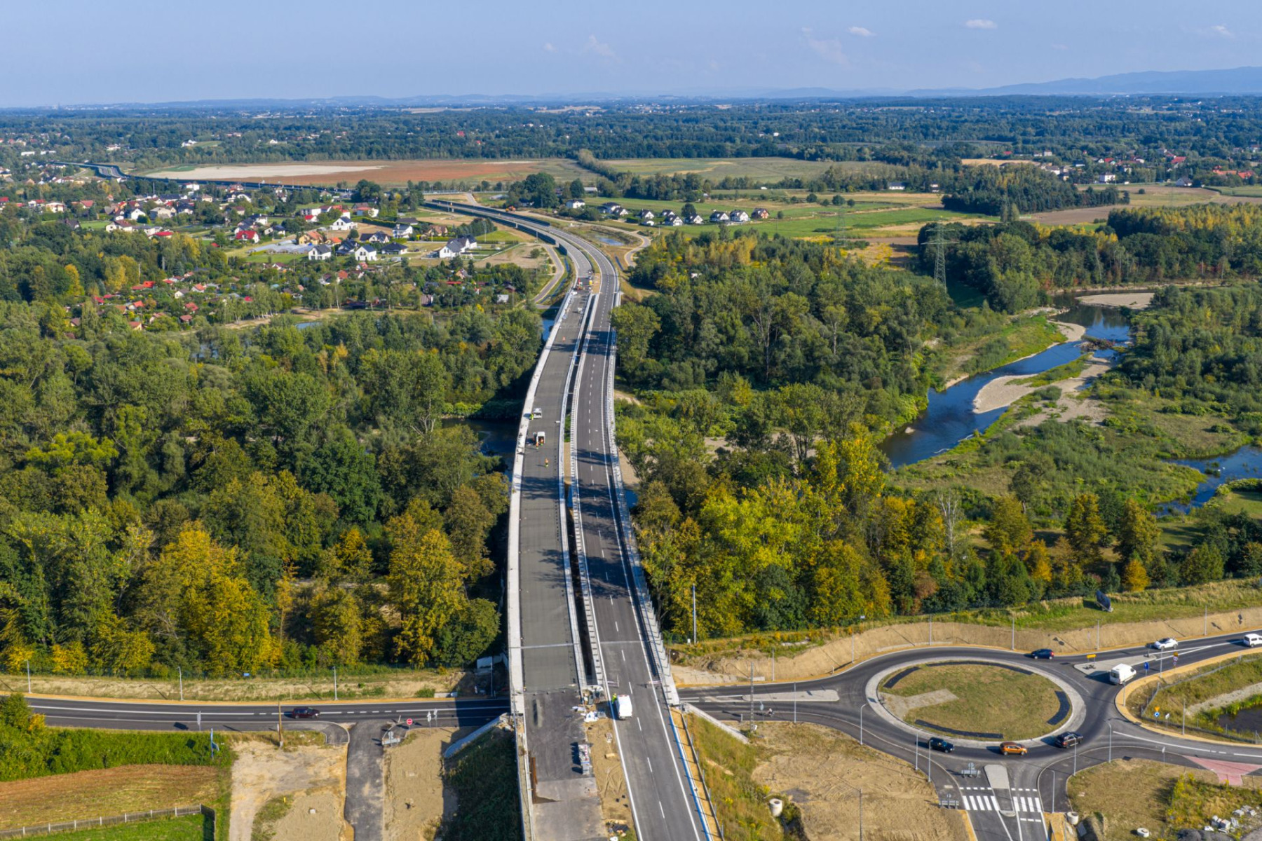 Obwodnica Oświęcimia nabiera tempa. Most nad Sołą z jedną jezdnią gotową, a pod torami szykują tunel 