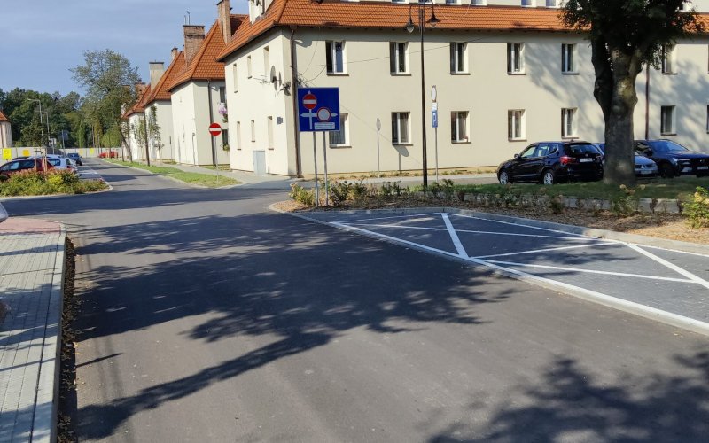 Osiedle Pileckiego po modernizacji: piękniej, funkcjonalniej, ale mieszkańcy ostrzegają