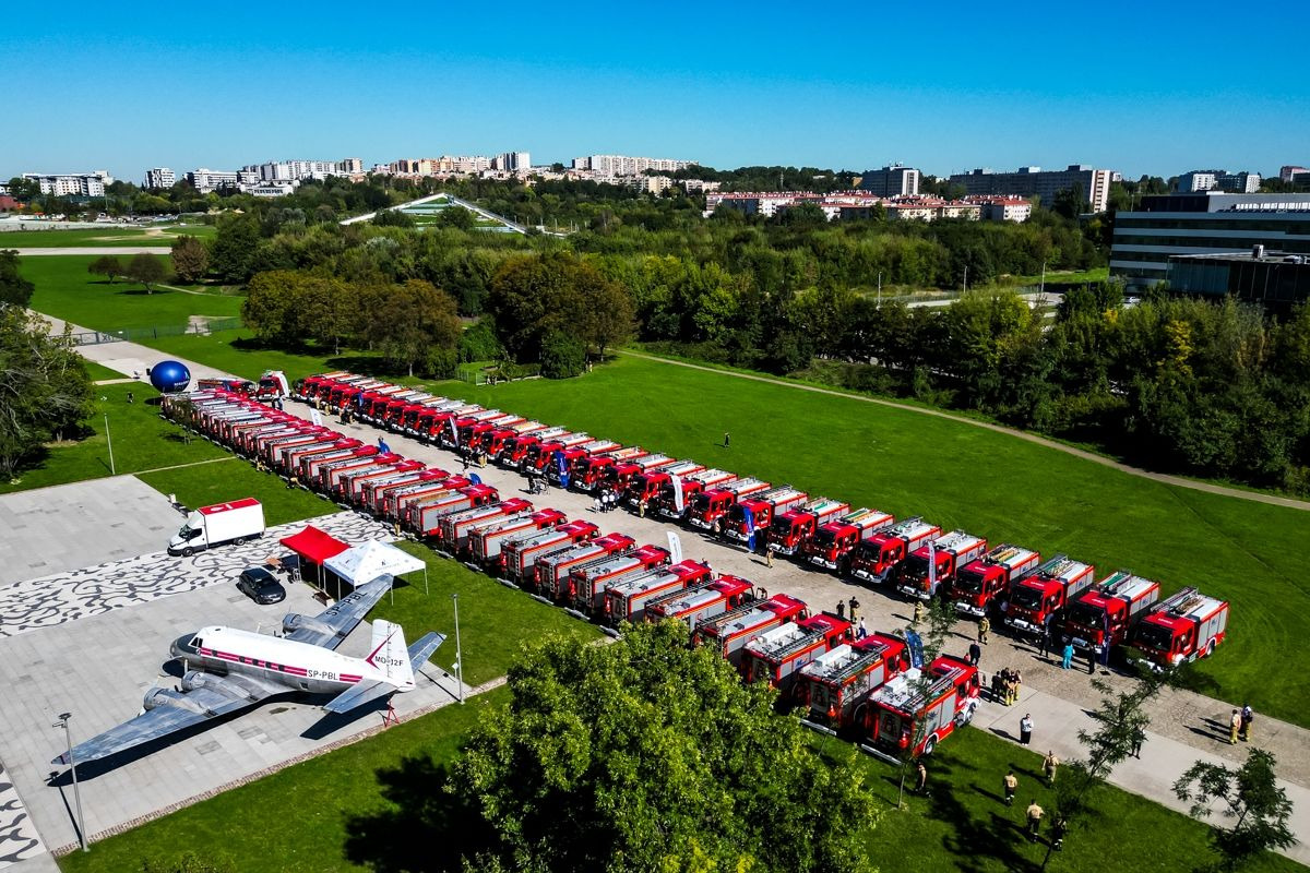 63 nowe wozy strażackie dla OSP w Małopolsce – dwa trafiły do powiatu oświęcimskiego