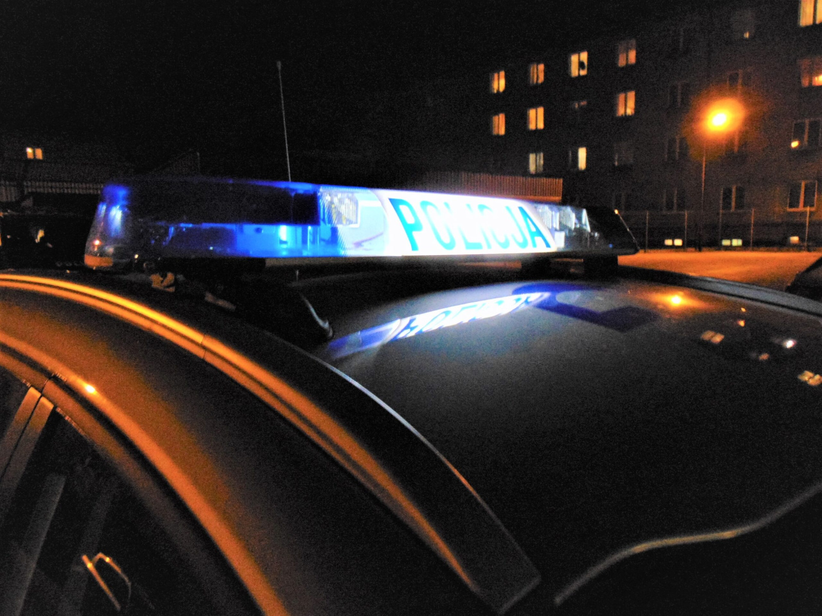 Oświęcim: pijany ojciec miał pod opieką dwie córki. Kurator wezwał policję