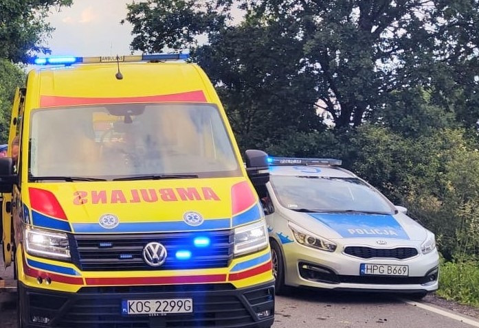 Chełmek. Policjanci uratowali życie 42-latkowi, który dokonał samookaleczenia