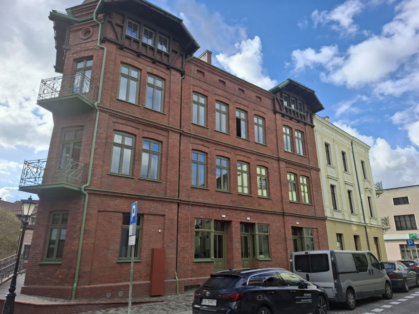 Zrewitalizowane kamienice przy ul. Mickiewicza gotowe. Pierwsi mieszkańcy już się wprowadzają