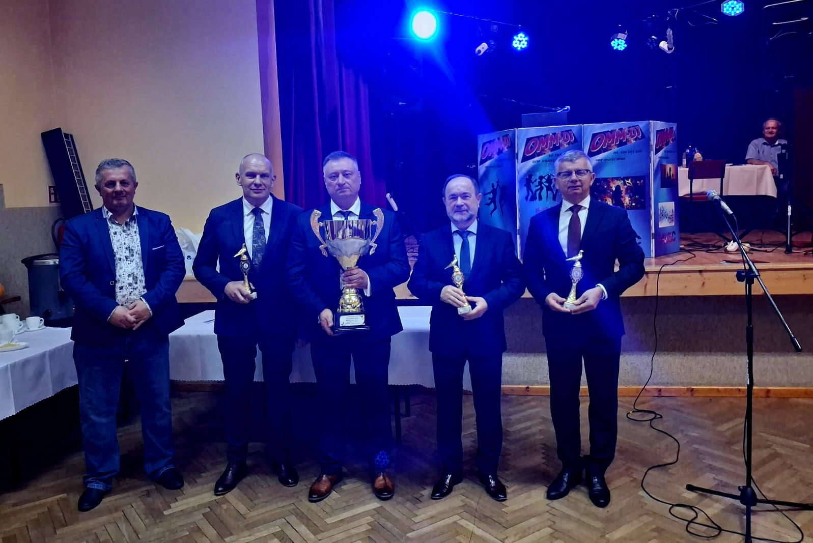 Podsumowanie sezonu hodowców gołębi pocztowych w Osieku. Powiat z gratulacjami dla mistrzów lotów