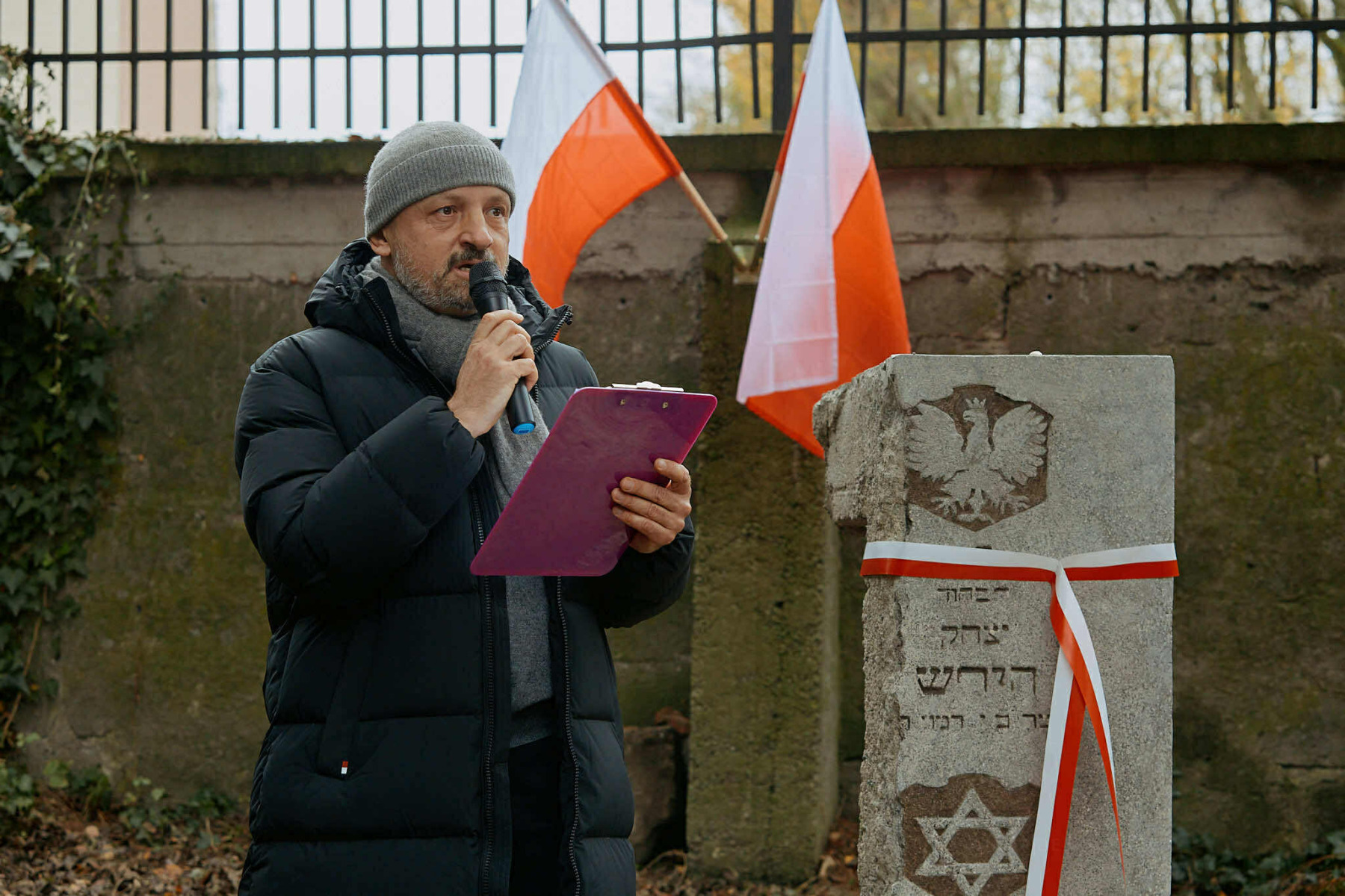 Oświęcim: Odsłonięto odrestaurowany nagrobek legionisty Icchaka Izydora Hirscha