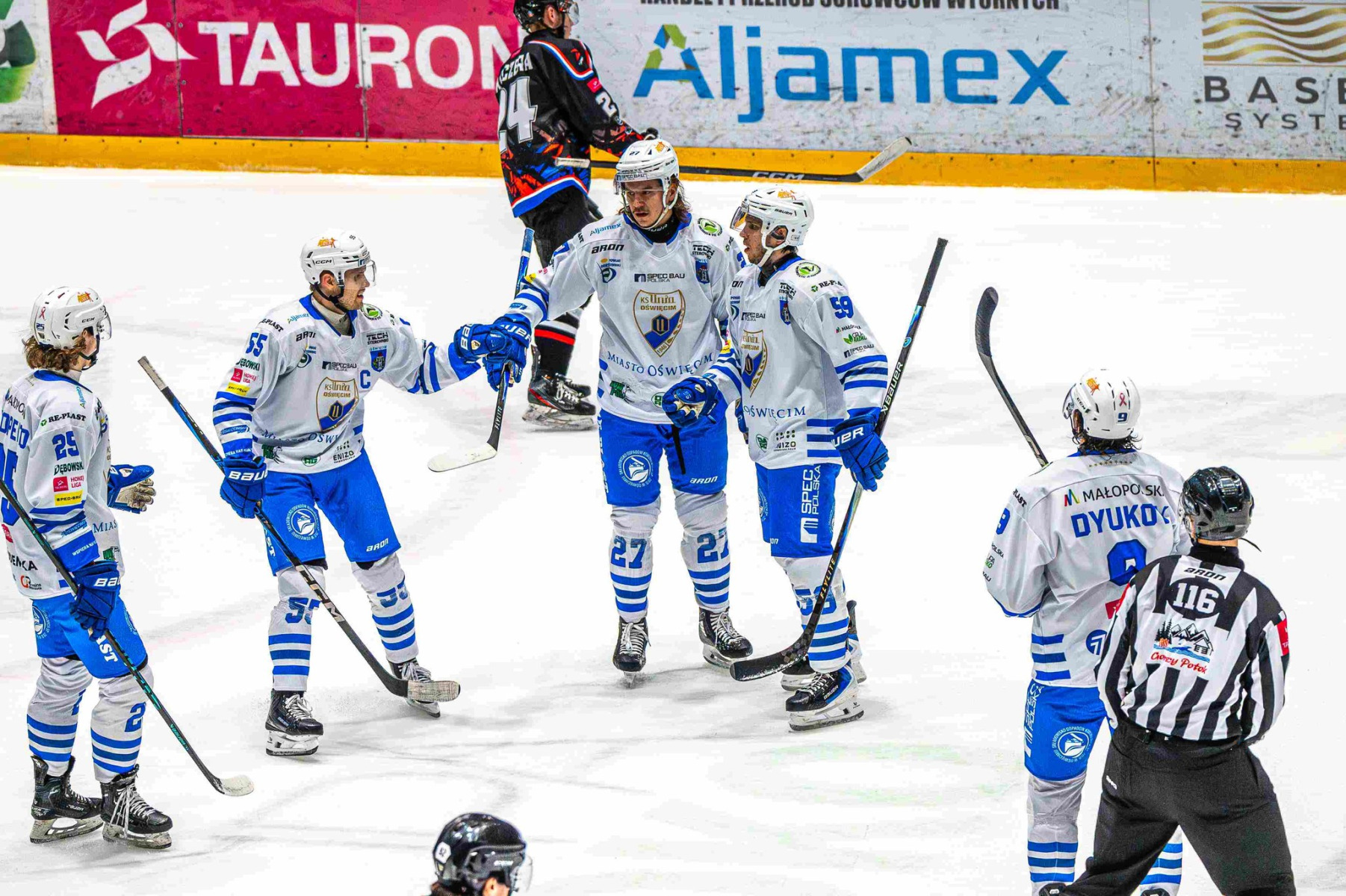 Hokeiści Unii Oświęcim odnieśli trzecie zwycięstwo z rzędu: 4:0 z STS Sanok