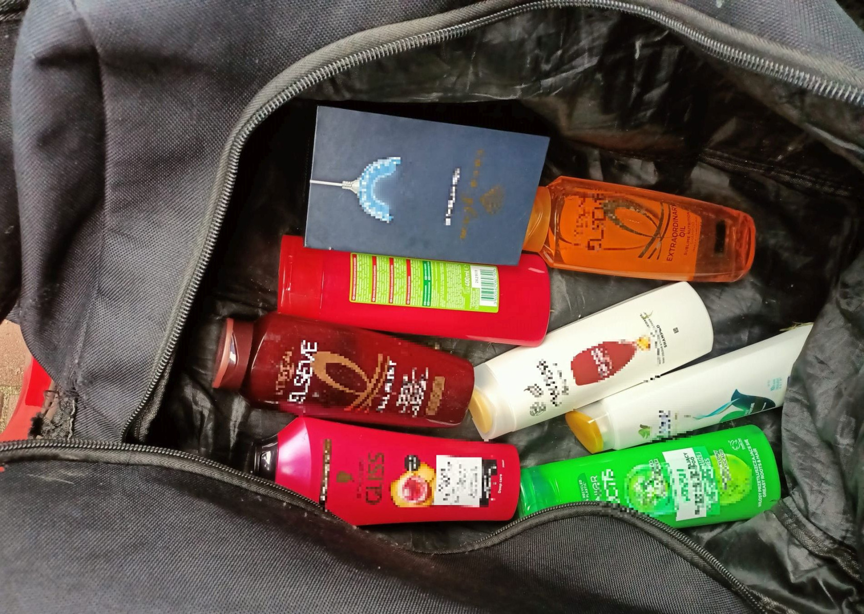 Uciekał samochodem po kradzieży w sklepie. Dzielnicowi zatrzymali 33-latka z Oświęcimia