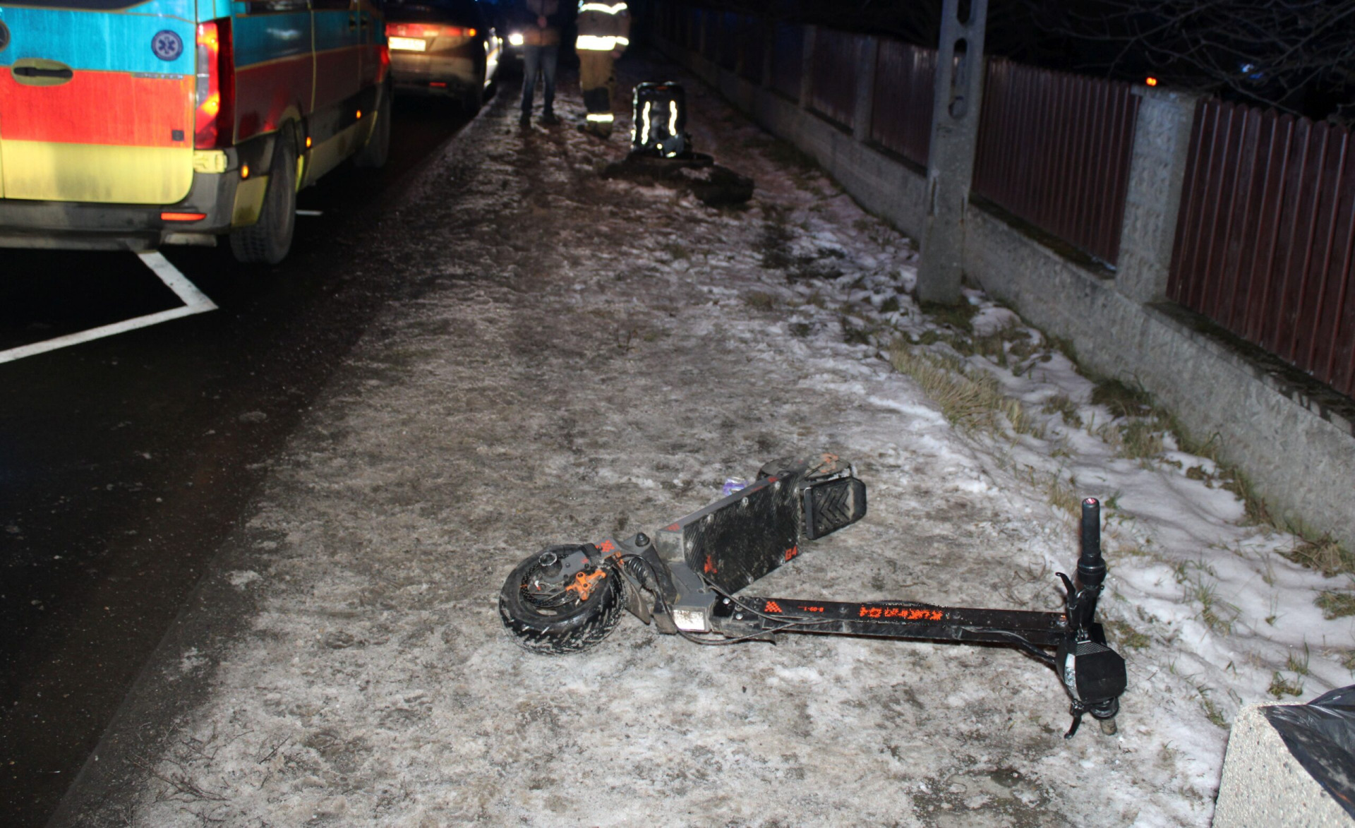 Dramatyczny Nowy Rok w Brzezince. 18-latek na hulajnodze walczy o życie