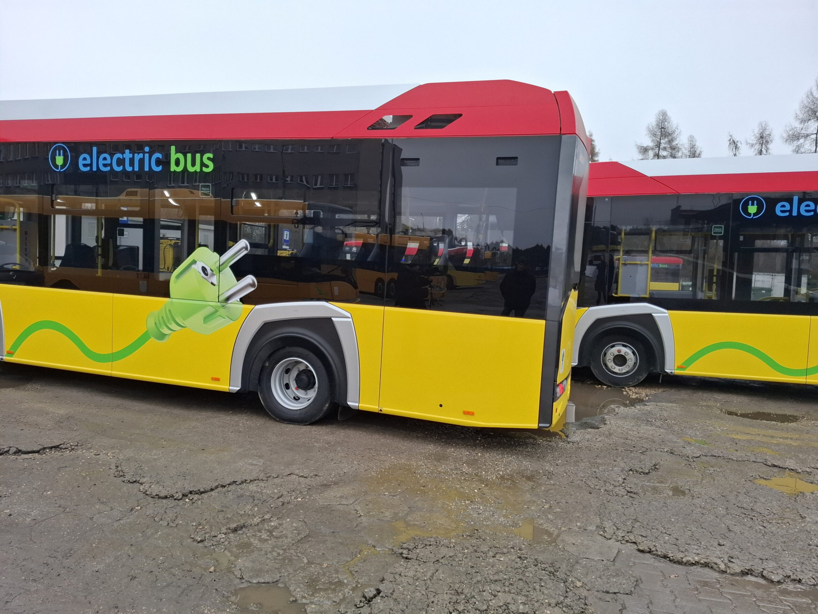 Elektryczne autobusy Solarisa na ulicach Oświęcimia. Miasto inwestuje w ekologiczny transport