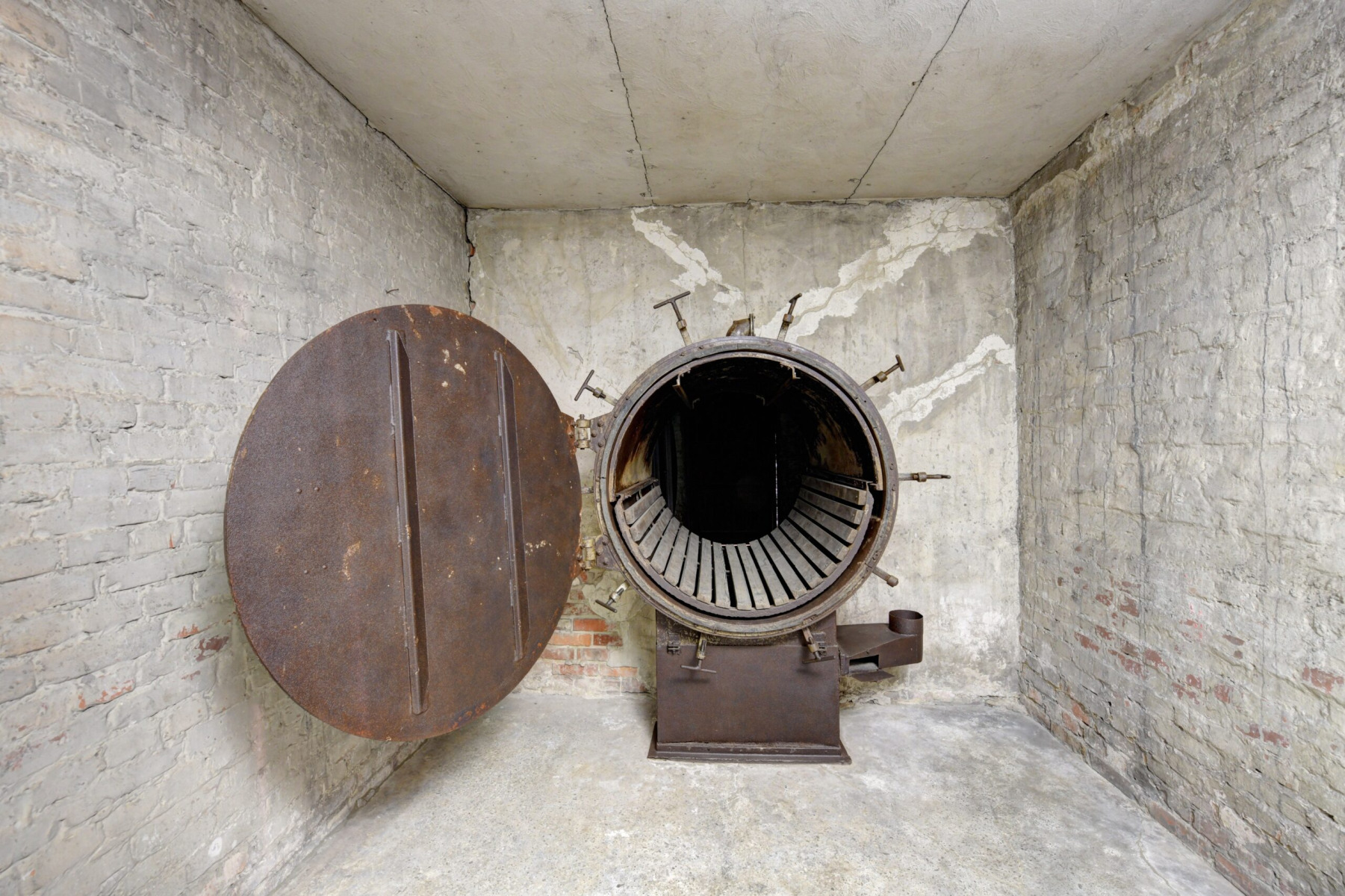 Odrestaurowana łaźnia w Auschwitz II-Birkenau ponownie dostępna dla zwiedzających