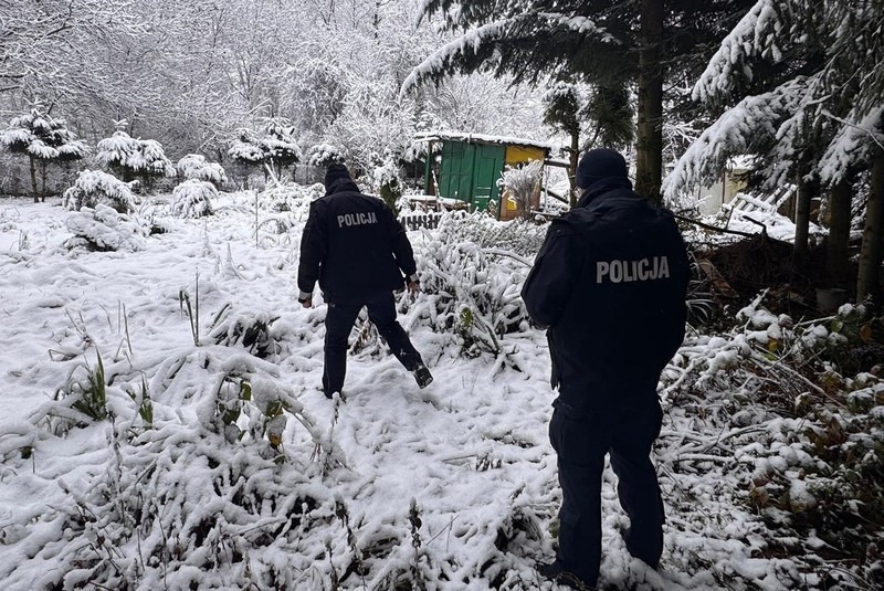 Mróz nie wybacza. Policja interweniowała w Oświęcimiu i Brzeszczach w ramach akcji „Zima”