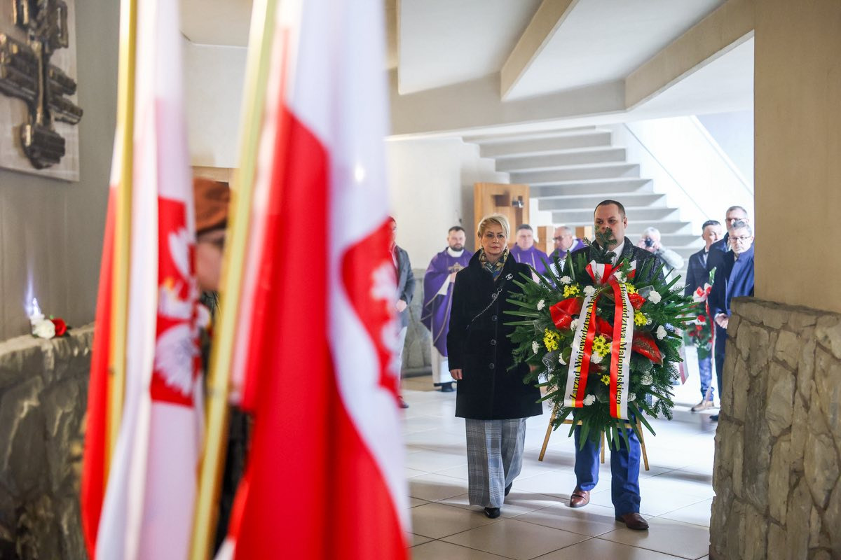 Narodowy Dzień Pamięci „Żołnierzy Wyklętych” w Oświęcimiu. Hołd przy pomniku Pileckiego i msza