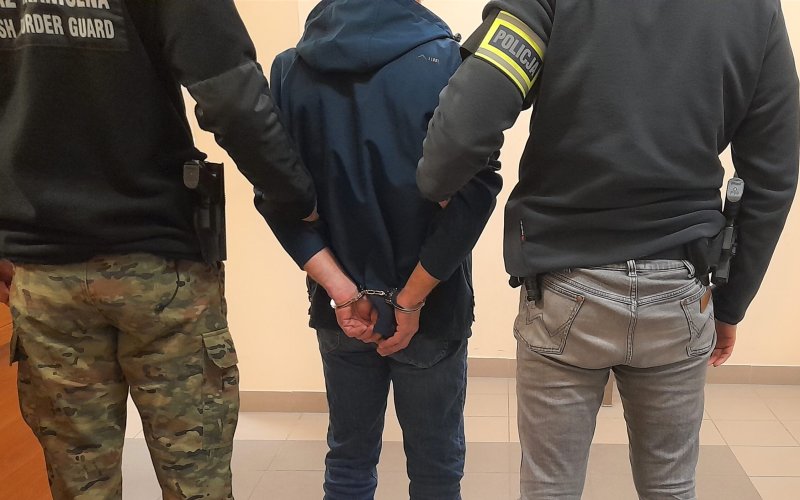 Odebrał 90 tysięcy i biżuterię od seniorów! 24-latek z Brzeszcz w areszcie za oszustwo „na wypadek”