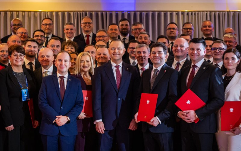 Marszałek Smółka w Radzie Samorządu przy Prezydencie. Nawrocki powołał 94 samorządowców. „Koniec Polski A i B”!