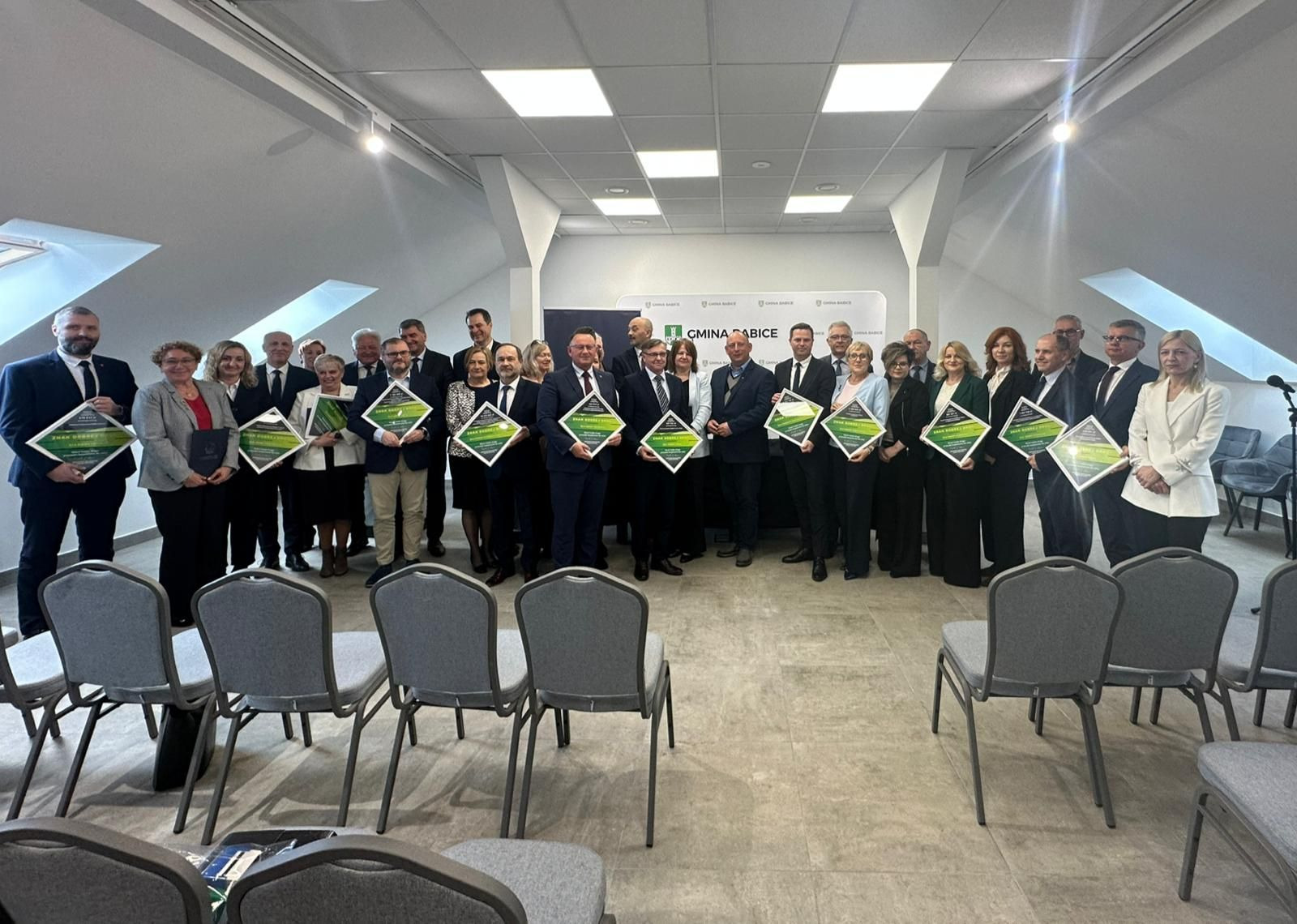 18,7 mln zł na drogi w powiecie oświęcimskim! Wojewoda podpisał umowy z 8 samorządami