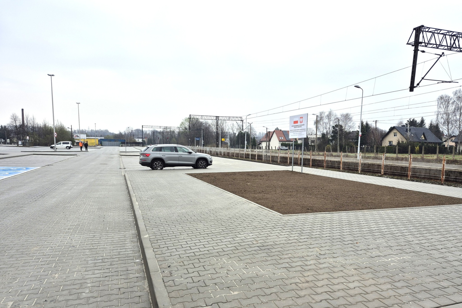 Park and Ride w Kętach otwarty! 85 miejsc dla aut, 20 dla rowerów, parking darmowy