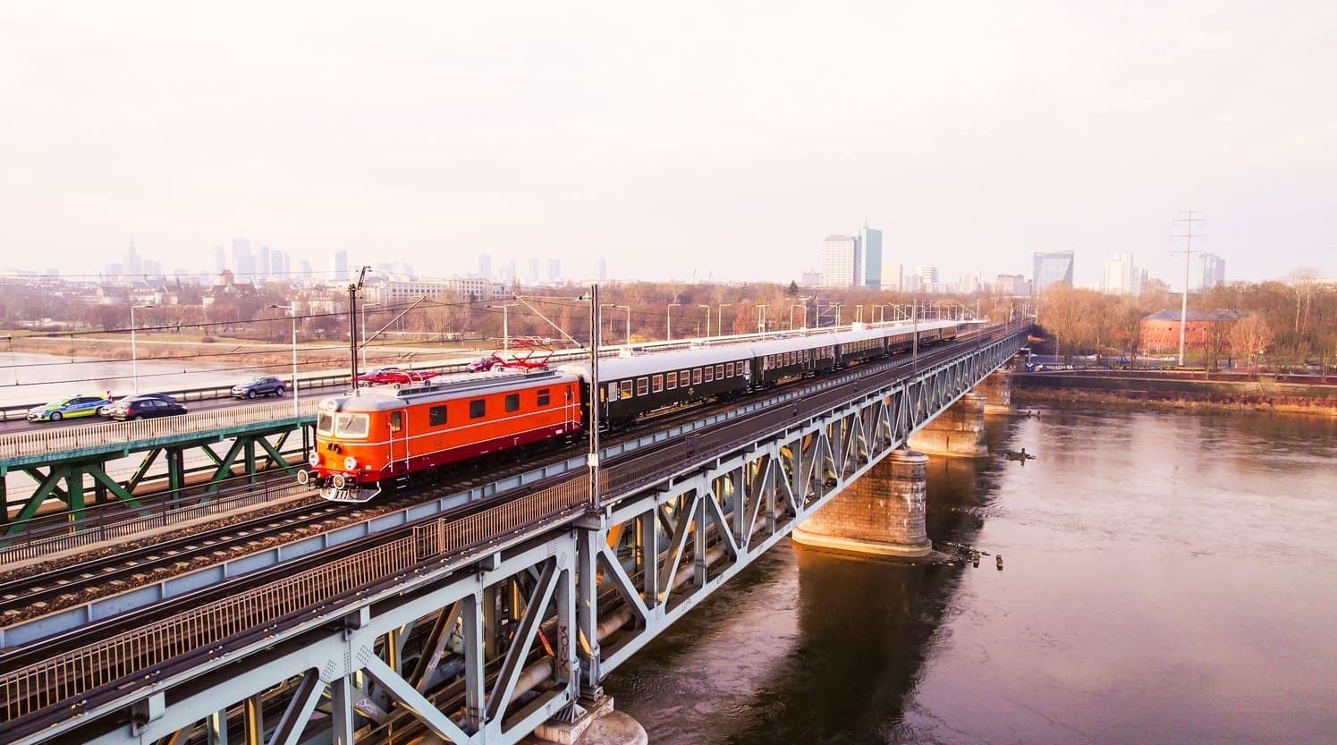 Retro pociąg IC Nieśpieszny zatrzyma się w Oświęcimiu. Legendarna lokomotywa „Czesio” i wagony z dawnych lat