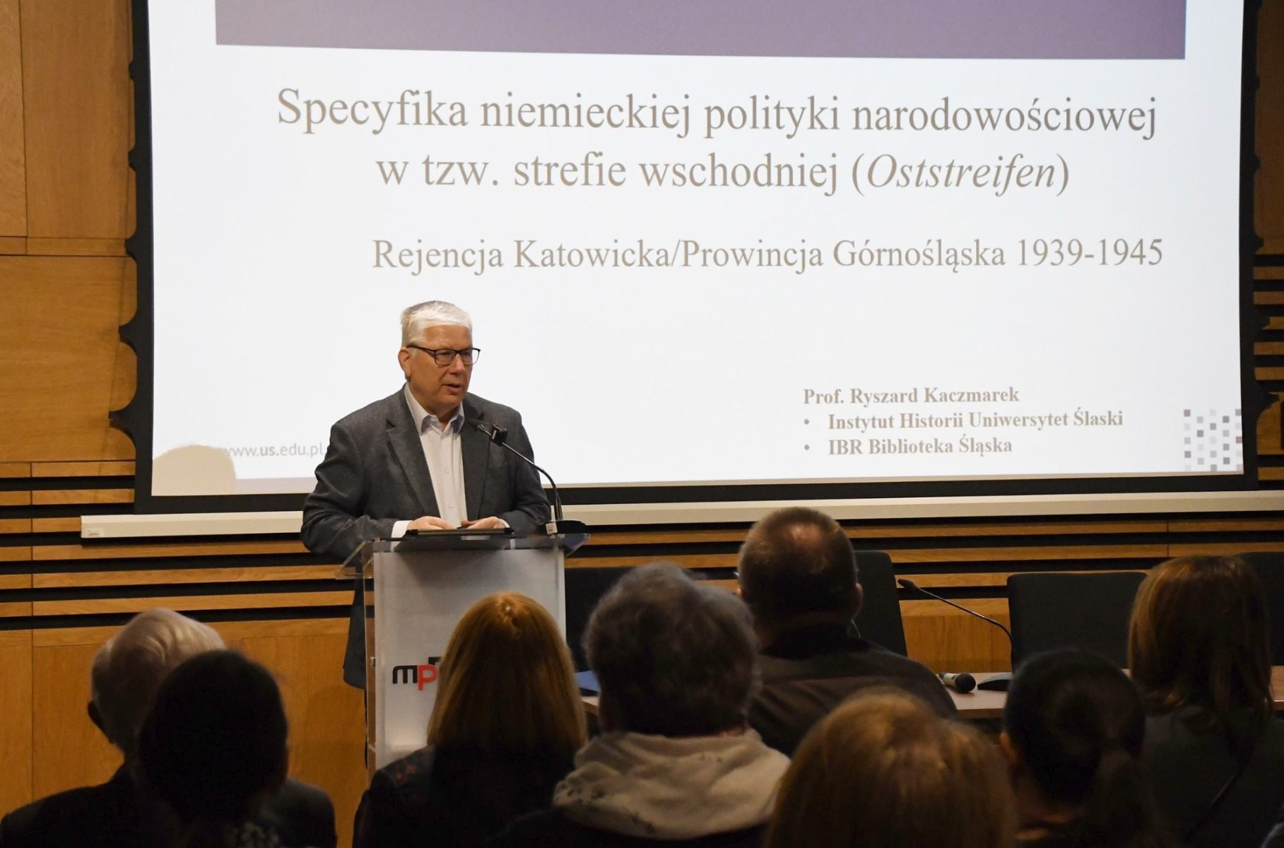 „Utracone domy” – konferencja o wysiedleniach przy KL Auschwitz przyciągnęła pełną salę w Oświęcimiu