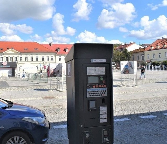 Strefa płatnego parkowania w Oświęcimiu bez mPay od 1 maja. Czym teraz zapłacisz za postój?