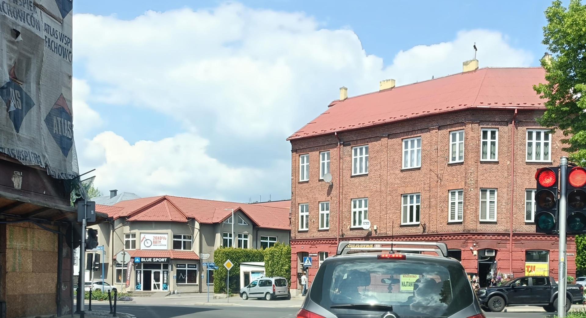 Modernizacja sygnalizacji świetlnej w centrum Oświęcimia. Nowe sterowniki będą reagować na natężenie ruchu