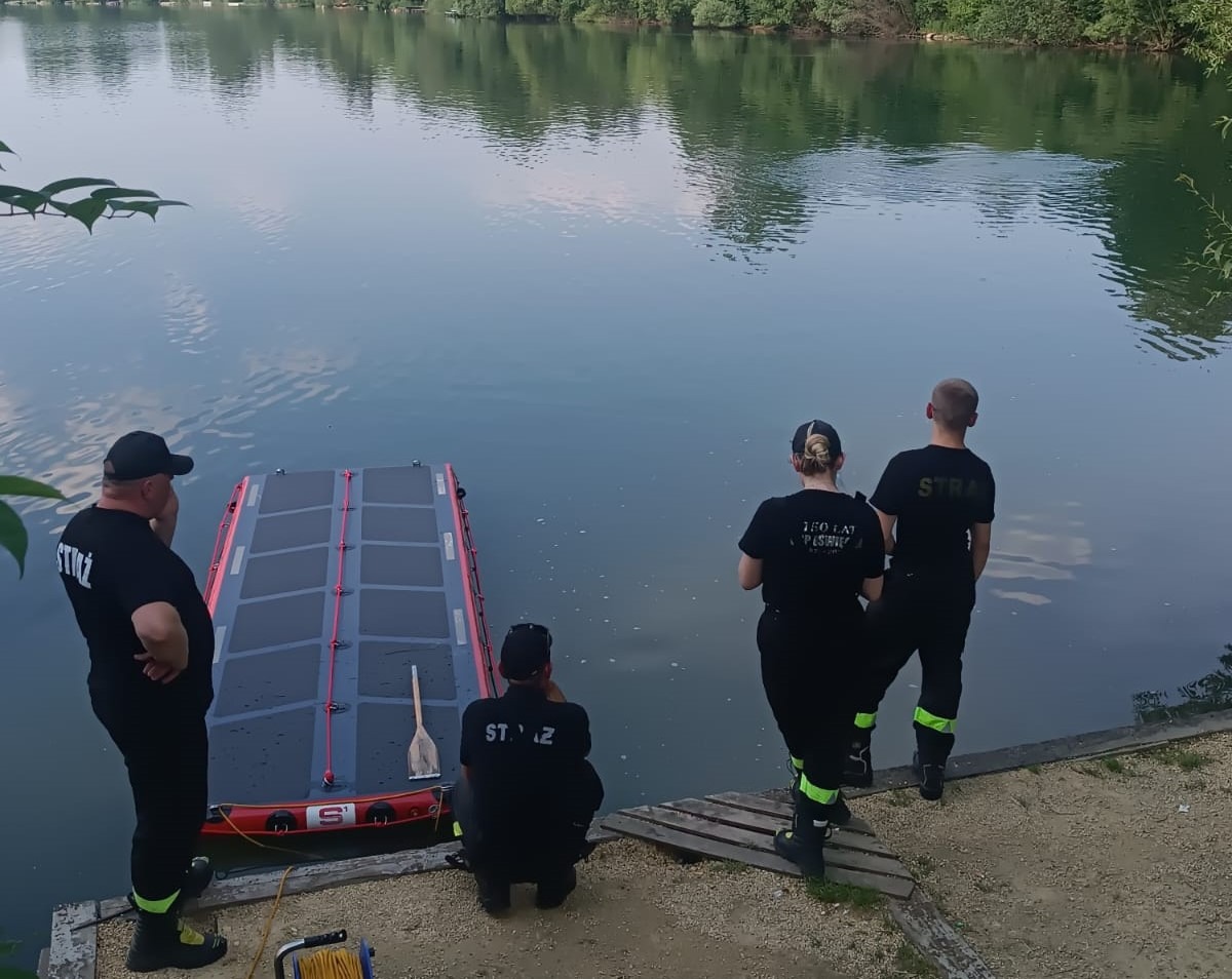Oświęcim: Sonar ratowniczy nie pomógł odnaleźć mężczyzny w zbiorniku Kruki. Poszukiwania trwają czwartą dobę