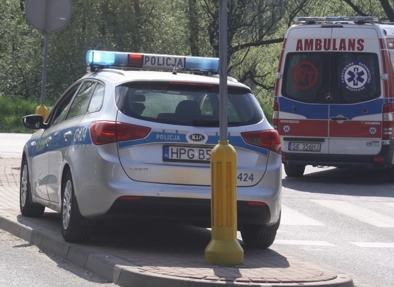 Kęty: 77-letnia rowerzystka nie ustąpiła pierwszeństwa i zderzyła się z BMW. Seniorka w szpitalu