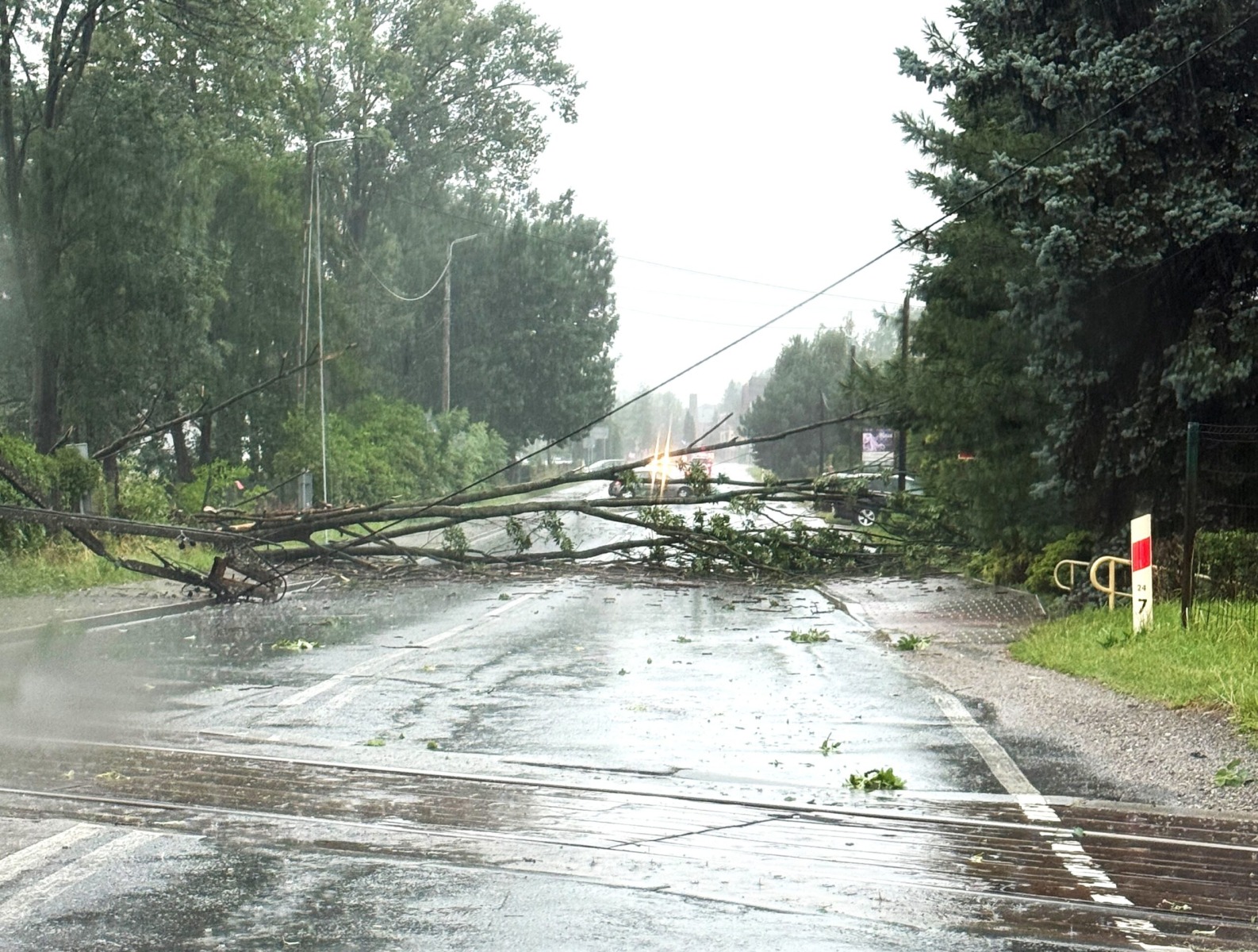Powiat oświęcimski. Służby przez kilka godzin likwidowały skutki nawałnicy