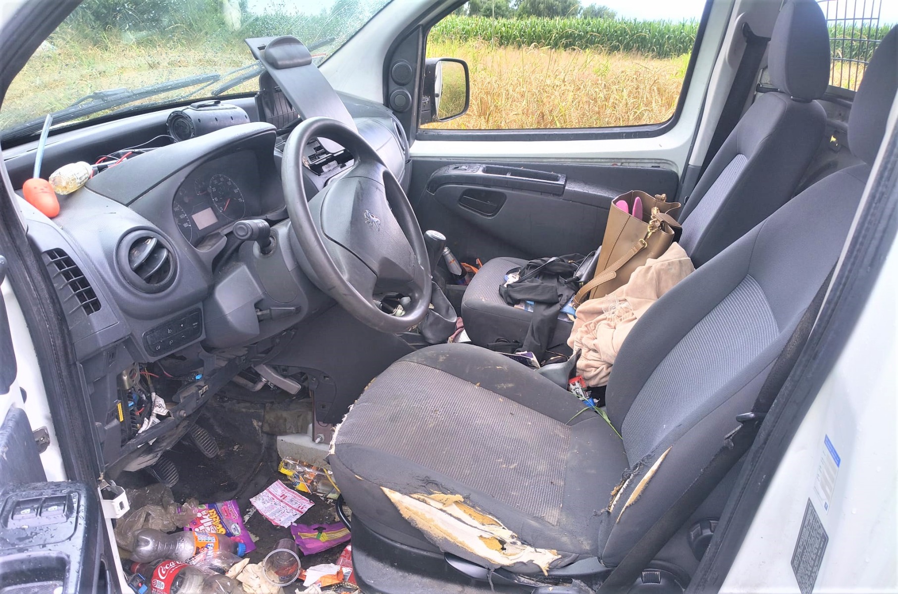 Kradzione auto, narkotyki i pościg przez pole. Para z Kęt zatrzymana w Bulowicach