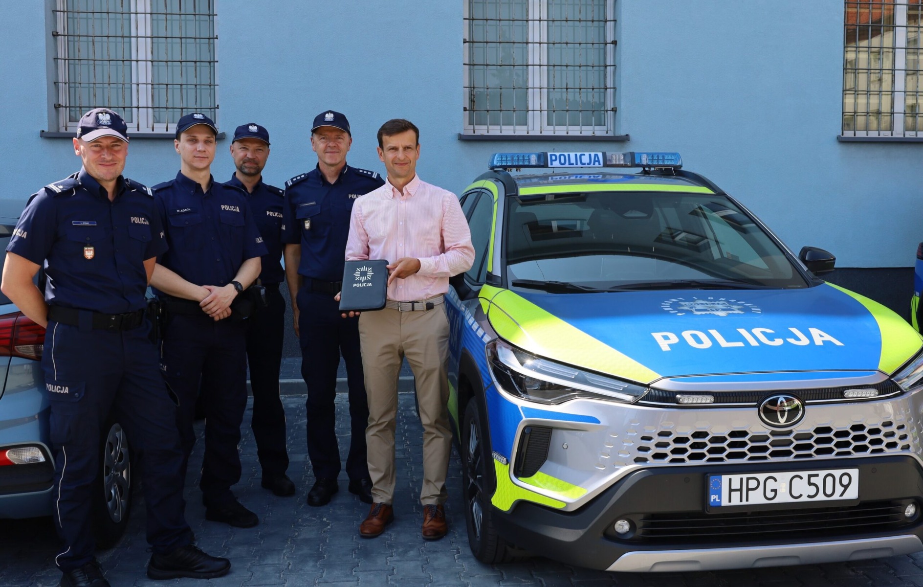 Toyoty Corolla Cross i Hyundai Tucson w rękach oświęcimskich policjantów