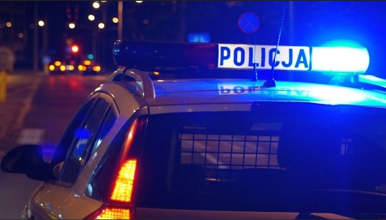 Klienci sklepu w Brzeszczach obezwładnili agresywnego mężczyznę z wiatrówką za paskiem