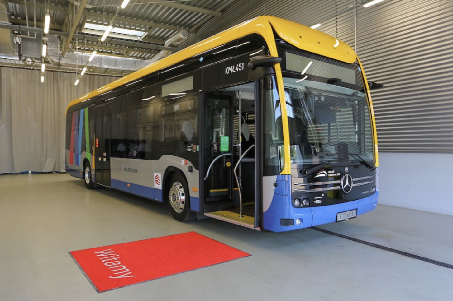 Koleje Małopolskie mają pierwszy autobus wodorowy. Kolejne cztery w drodze