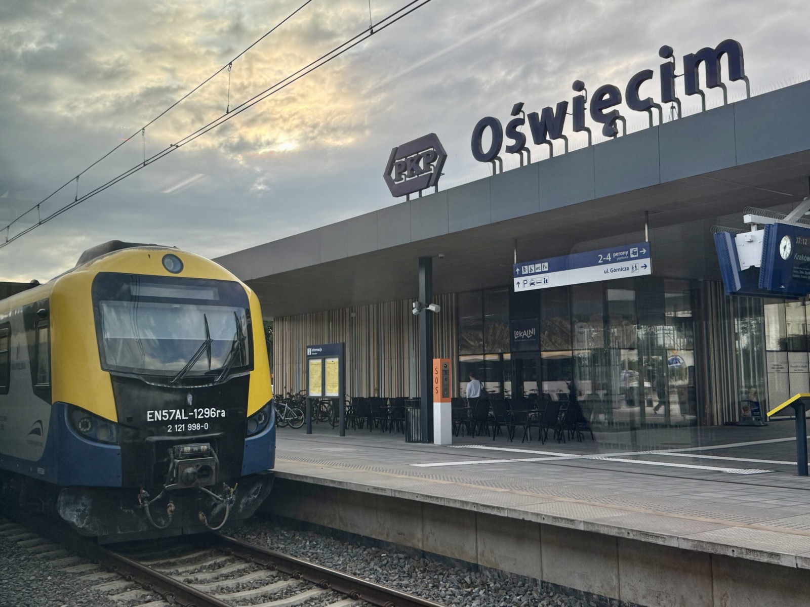 Opóźnienia, utrudnienia, odwołane kursy. Koleje Małopolskie uruchamiają serwis Info KMŁ