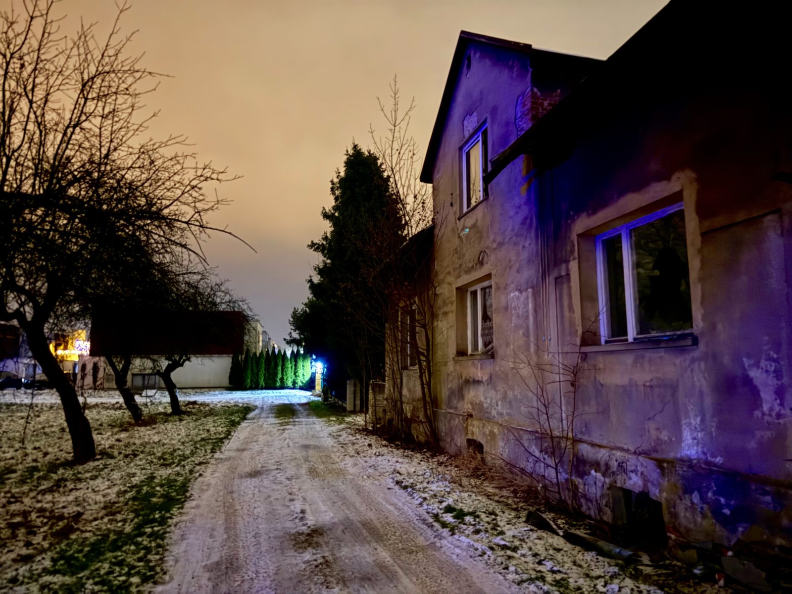 Zwłoki znalezione w pustostanie na Zasolu. To kolejne takie zdarzenie w tym miejscu
