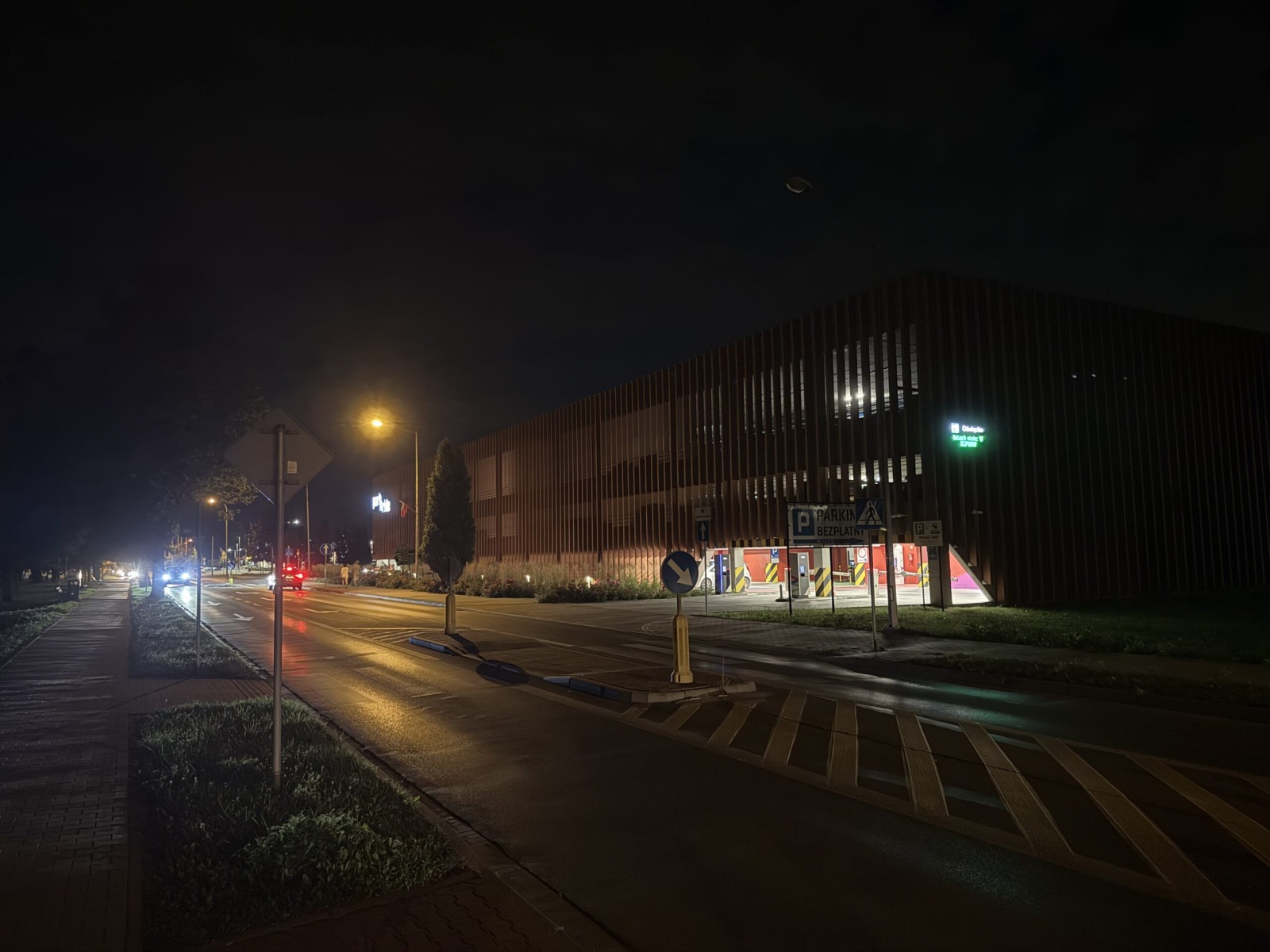 Ciemność nie może mieć pierwszeństwa. Radni apelują o doświetlanie przejść dla pieszych